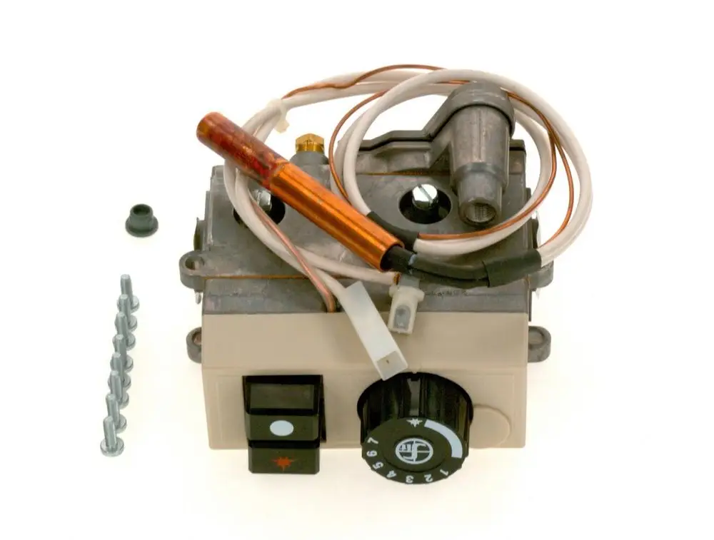 Bosch Gasarmatur mit mehreren Anschlüssen, einem Regler, elektrischen Drähten und Schrauben. Übersichtliche Anordnung der Komponenten.